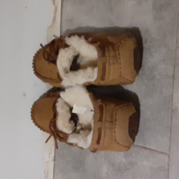 UGG  slipper  size  8 women - Picture 3 of 6